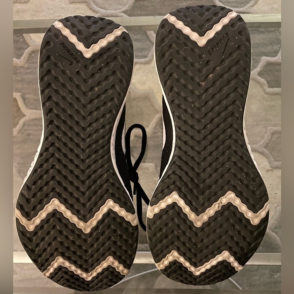 Gently worn Nike Revolution Sneakers - Picture 5 of 5